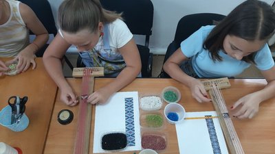 Майстер-клас з бісероплетіння, безкоштовні підгузки, вистава доя дітей. Заходи й можливості для переселенців у Дніпрі