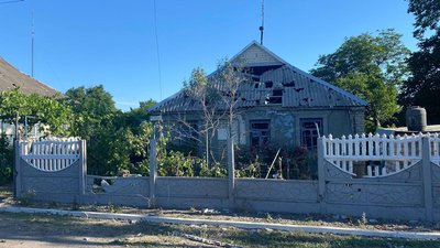 Внаслідок обстрілів РФ Апостолівської громади на Дніпропетровщині пошкоджені сонячні панелі, будинки та техніка