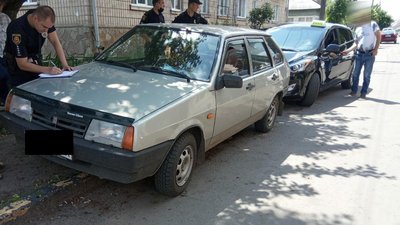 На Рівненщині водій авто збив мопедистку і втік. Каже, що злякався На Рівненщині водій авто збив мопедистку і втік. Каже, що злякався
