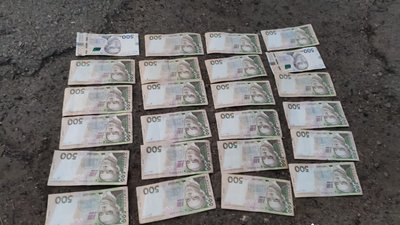 Вимагав хабар за дозвіл на придбання зброї – на Херсонщині затримали інспектора Нацполіції Вимагав хабар за дозвіл на придбання зброї – на Херсонщині затримали інспектора Нацполіції
