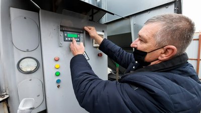 Котельня школи у Житомирі працює на біопаливі – гранулах спресованої соломи Котельня школи у Житомирі працює на біопаливі – гранулах спресованої соломи