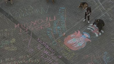 У центрі Луцька встановили інсталяцію з крісел колісних У центрі Луцька встановили інсталяцію з крісел колісних