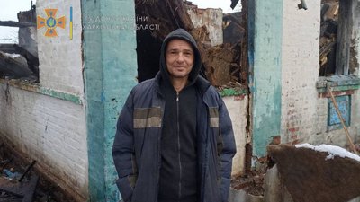 Тричі повертався до палаючої оселі: на Харківщині сусід виніс дитину з вогню