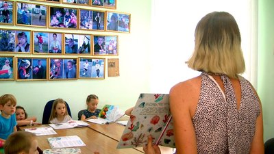 У Вінниці для дітей-переселенців та військовослужбовців проводять казко- й арттерапію У Вінниці для дітей-переселенців та військовослужбовців проводять казко- й арттерапію