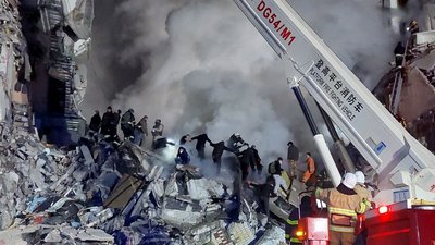 Ракетний удар по Дніпру: що відбувається на місці події Ракетний удар по Дніпру: що відбувається на місці події