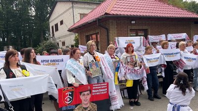 Сто матерів загиблих військових з усієї України зустрілися на Черкащині