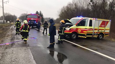 Через ожеледицю сім авто на Волині потрапили у кювет Через ожеледицю сім авто на Волині потрапили у кювет