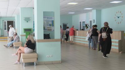 Пацієнти Чернігівської міської лікарні №1 переукладають декларації з лікарями: чи є черги Пацієнти Чернігівської міської лікарні №1 переукладають декларації з лікарями: чи є черги