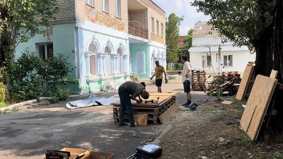 Пошкоджені обстрілами. У Миколаєві відновлюють будівлі медичних закладів Пошкоджені обстрілами. У Миколаєві відновлюють будівлі медичних закладів