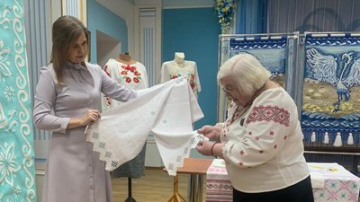 Вишиванка з таврійськими орнаментами. На Миколаївщині триває мистецький проєкт Вишиванка з таврійськими орнаментами. На Миколаївщині триває мистецький проєкт