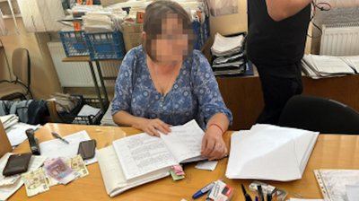 У Вінниці посадовці ТЦК допомагали ухилянтам виїхати за кордон У Вінниці посадовці ТЦК допомагали ухилянтам виїхати за кордон