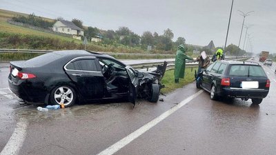 На Рівненщині нетверезий водій Audi A6 протаранив інше авто. Є травмовані На Рівненщині нетверезий водій Audi A6 протаранив інше авто. Є травмовані