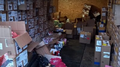 Склад, де зберігалися електронні сигарети та рідини до них
