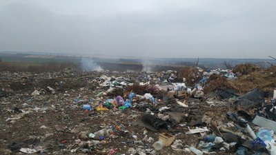 У Тлумачі на Івано-Франківщині знову горить сміттєзвалище У Тлумачі на Івано-Франківщині знову горить сміттєзвалище