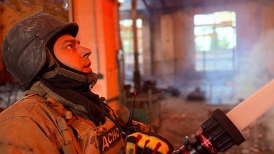Рятувальник, пожежа, атака РФ, Івано-Франківськ Рятувальник, пожежа, атака РФ, Івано-Франківськ