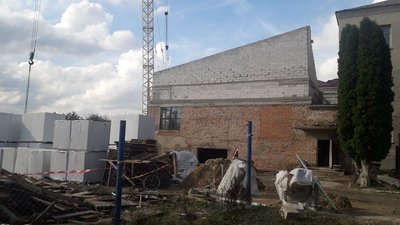 На Рівненщині відбудовують басейн, який не працював понад 8 років