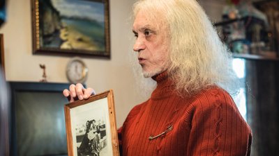 "Я гімном не торгую!" — у Миколаєві чоловік щодня виконує гімн України на саксофоні "Я гімном не торгую!" — у Миколаєві чоловік щодня виконує гімн України на саксофоні