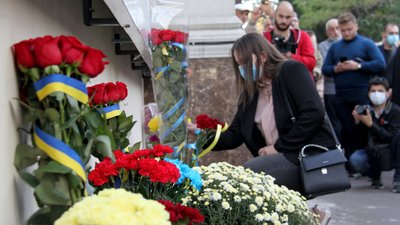 В Одесі відкрили “Стіну пам’яті” загиблих українських військових, в церкві заявили про провокації В Одесі відкрили “Стіну пам’яті” загиблих українських військових, в церкві заявили про провокації