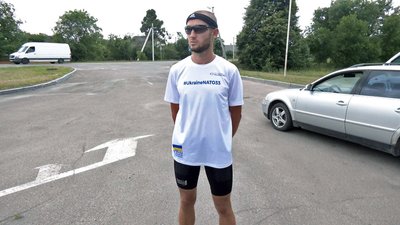 Прапор з Бахмута – на саміт: Волинь зустріла учасників марафону на підтримку вступу України до НАТО Прапор з Бахмута – на саміт: Волинь зустріла учасників марафону на підтримку вступу України до НАТО
