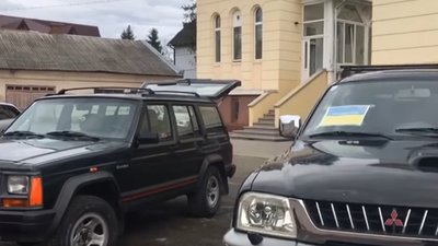 З Надвірнянської громади на передову відправили два позашляховики