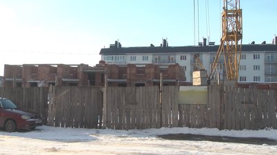 Будинок почали зводити у 2021 році. 13 лютого 2023 рік.