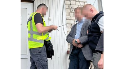 На Житомирщині директора лікарні затримали на хабарі за поставлене медобладнання На Житомирщині директора лікарні затримали на хабарі за поставлене медобладнання
