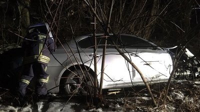На Франківщині при в'їзді у Тисменицю легковий автомобіль зіткнувся з бензовозом На Франківщині при в'їзді у Тисменицю легковий автомобіль зіткнувся з бензовозом