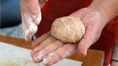 Актори – у ролях кухарів. У Дрогобичі театральна трупа готує котлети для бійців – фоторепортаж Актори – у ролях кухарів. У Дрогобичі театральна трупа готує котлети для бійців – фоторепортаж