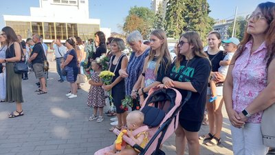 Волиняни прийшли вшанувати пам'ять загиблих військових Волиняни прийшли вшанувати пам'ять загиблих військових