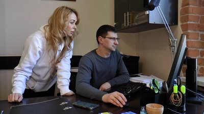 "Народні дрони": волонтерка з Ужгорода Лариса Ковач купила і відправила на фронт 74 дрони "Народні дрони": волонтерка з Ужгорода Лариса Ковач купила і відправила на фронт 74 дрони