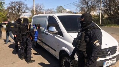 Кропивницькі поліцейські затримали причетних до вимагання мільйона доларів