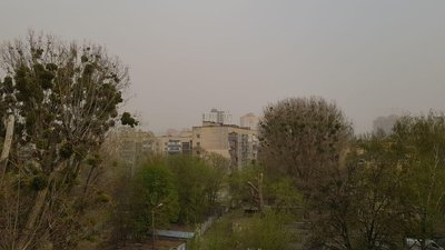 Київ "накрила" піщана буря. Вітер повалив частину Подільського мосту Київ "накрила" піщана буря. Вітер повалив частину Подільського мосту