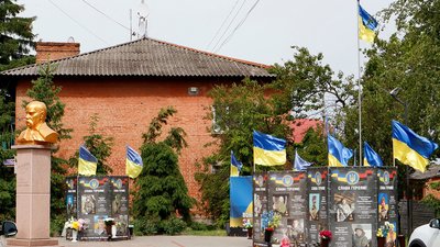 Викрадення прапорів у Кобеляках: поліція веде перевірку щодо ситуації на меморіалі воїнів