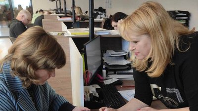 У Прозорому офісі у Житомирі вимушені переселенці можуть отримати грошову допомогу від місії ООН У Прозорому офісі у Житомирі вимушені переселенці можуть отримати грошову допомогу від місії ООН