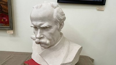 Перша за період повномасштабної війни виставка відкрилася в Будинку художника в Житомирі
