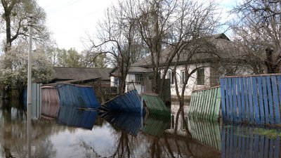 Рівень води продовжує рости: на Чернігівщині, в районі розливу Дніпра, працюють п'ять болотоходів Рівень води продовжує рости: на Чернігівщині, в районі розливу Дніпра, працюють п'ять болотоходів