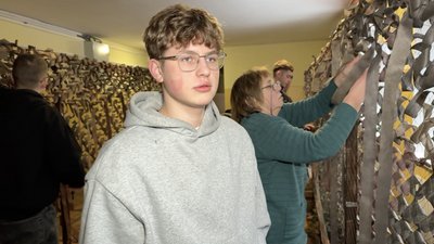 Понад три тисячі сіток за три роки: як у Луцьку "Вишківські павучки" допомагають військовим Понад три тисячі сіток за три роки: як у Луцьку "Вишківські павучки" допомагають військовим