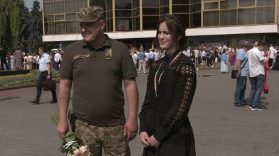 Понад 1600 випускників та 236 медалістів: у Луцьку вручили відзнаки найкращим учням Понад 1600 випускників та 236 медалістів: у Луцьку вручили відзнаки найкращим учням