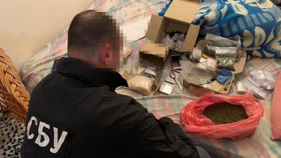 "Працювали" у 15 регіонах: СБУ викрила мережу наркоторговців