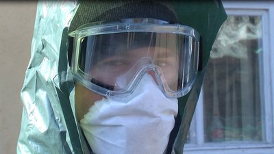 Луцькі комунальнин дезинфікують під'їзди