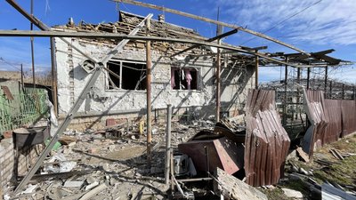 Загиблі, поранені, пожежа в будинку: армія РФ з "Градів" обстріляла Херсон