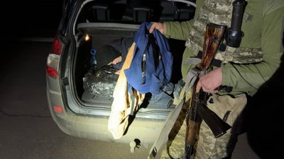 Намагався перетнути кордон у багажнику: на Одещині затримали трьох чоловіків