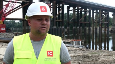 Інженер з технічного нагляду за будівництвом Дмитро Романчук про відновлення мосту через Десну біля Чернігова Інженер з технічного нагляду за будівництвом Дмитро Романчук про відновлення мосту через Десну біля Чернігова