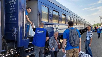 Івано-Франківщина, евакуація, люди, потяг