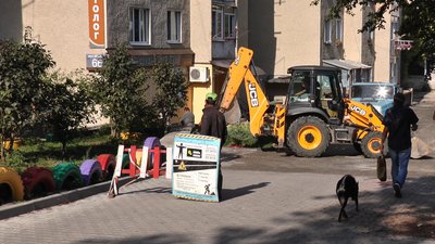 Два дні без води. У Франківську майже тиждень ремонтують порив труби