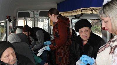 На Черкащину евакуювали людей з інвалідністю та лежачих хворих із "гарячих" областей
