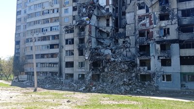 Будинок на Північній Салтівці. Травень 2023 року. Фото: Лариса Говина/Суспільне Харків Будинок на Північній Салтівці. Травень 2023 року. Фото: Лариса Говина/Суспільне Харків
