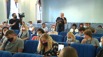 Батьки учнів гімназії №23 у Житомирі виступили проти переведення їхніх дітей до іншої школи Батьки учнів гімназії №23 у Житомирі виступили проти переведення їхніх дітей до іншої школи