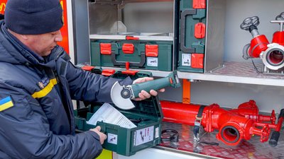Рятувальники Тернопільщини отримали нові пожежні авто: як їх розподілили та скільки коштують Рятувальники Тернопільщини отримали нові пожежні авто: як їх розподілили та скільки коштують