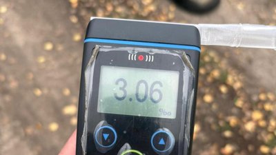 П'яний водій на Чернігівщині: у селі Семенівської громади поліція зупинила водія трактора